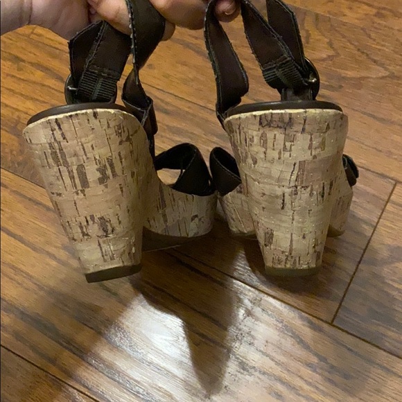 🎄🎄🎄🎉🦔AEO strappy wedges🦔 - Picture 3 of 6